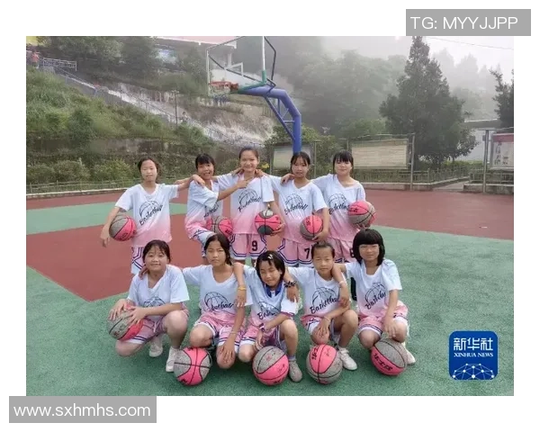小女孩在篮球训练中展现出无限潜力与坚定决心的成长故事